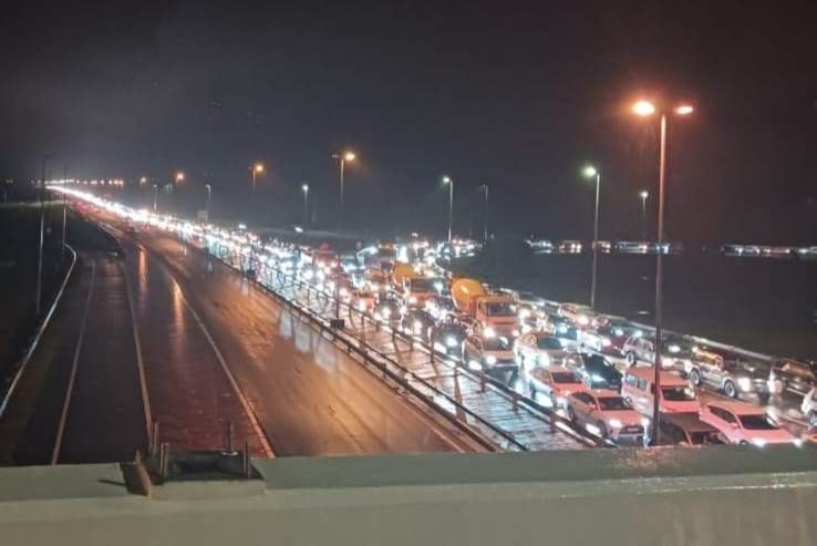 Heavy rain causes flash floods and traffic chaos on Brunei's Tutong Highway